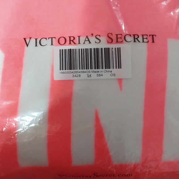 **SOLD ON Ⓜ️*"🔥NWT ~ UGG Fur Pillow🔥 - Picture 6 of 7